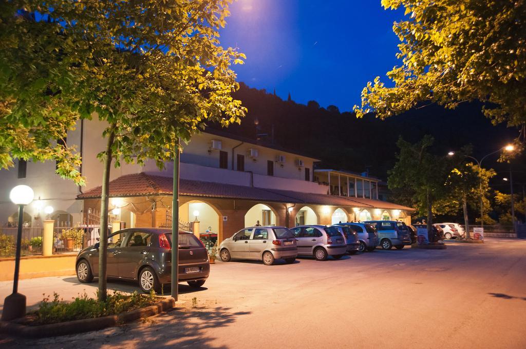 Albergo Magrini Della Genga Дженга Экстерьер фото